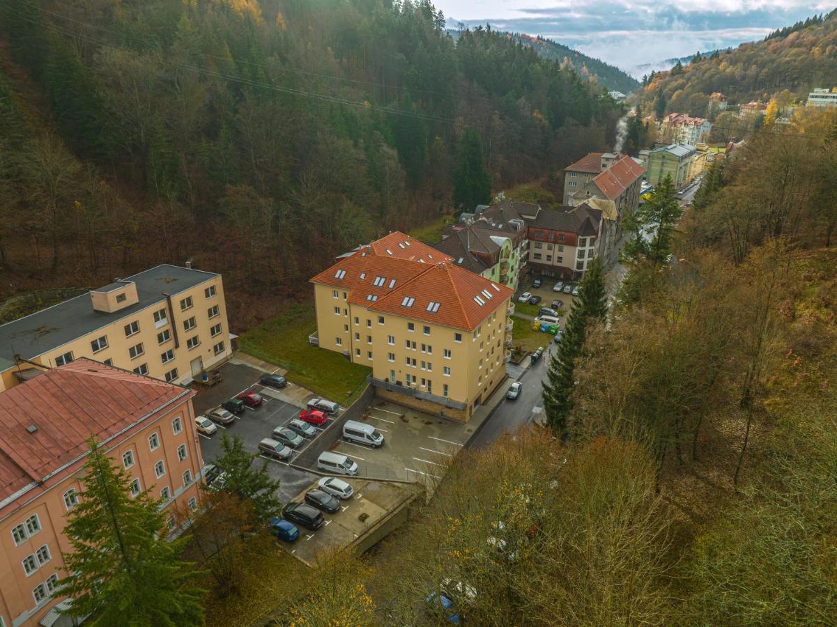 Forest Apartment With Sauna Яхимов Екстериор снимка
